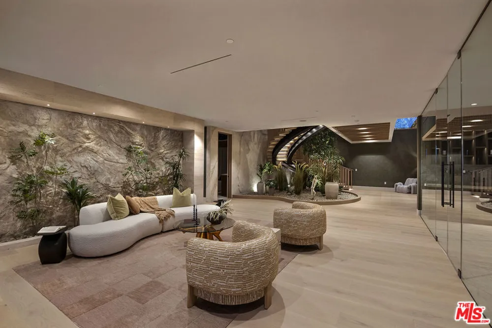 1360 Laurel Way Beverly Hills, CA 90210