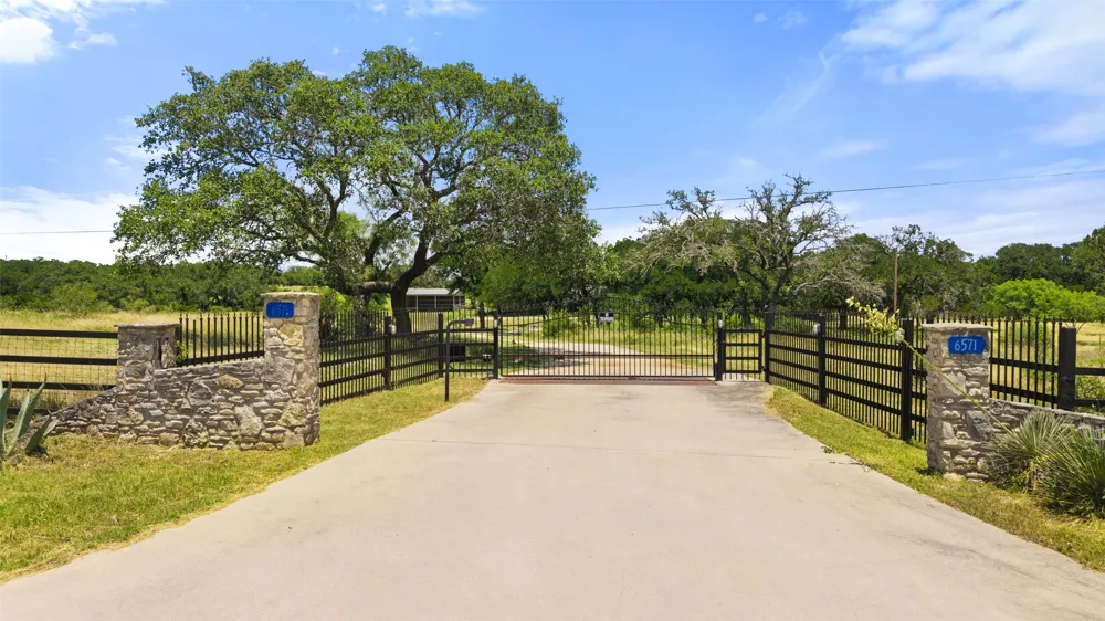 6571 County Road 340 Burnet, TX 78611