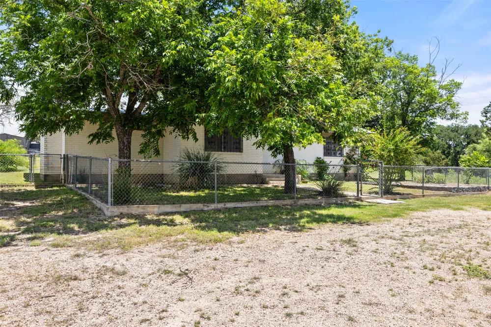 6571 County Road 340 Burnet, TX 78611