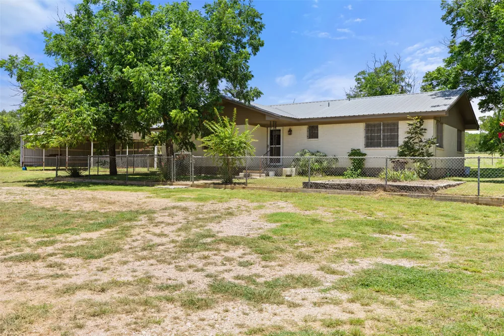 6571 County Road 340 Burnet, TX 78611