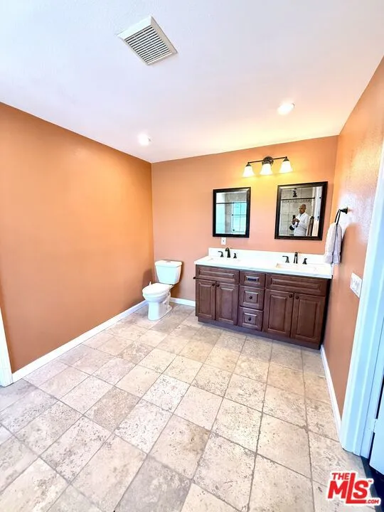 1629 Julia Way Riverside, CA 92501