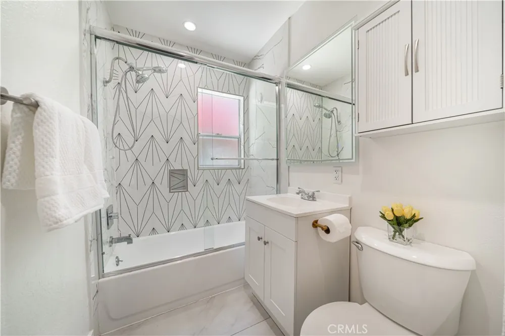 5143 Newcastle Avenue Encino, CA 91316