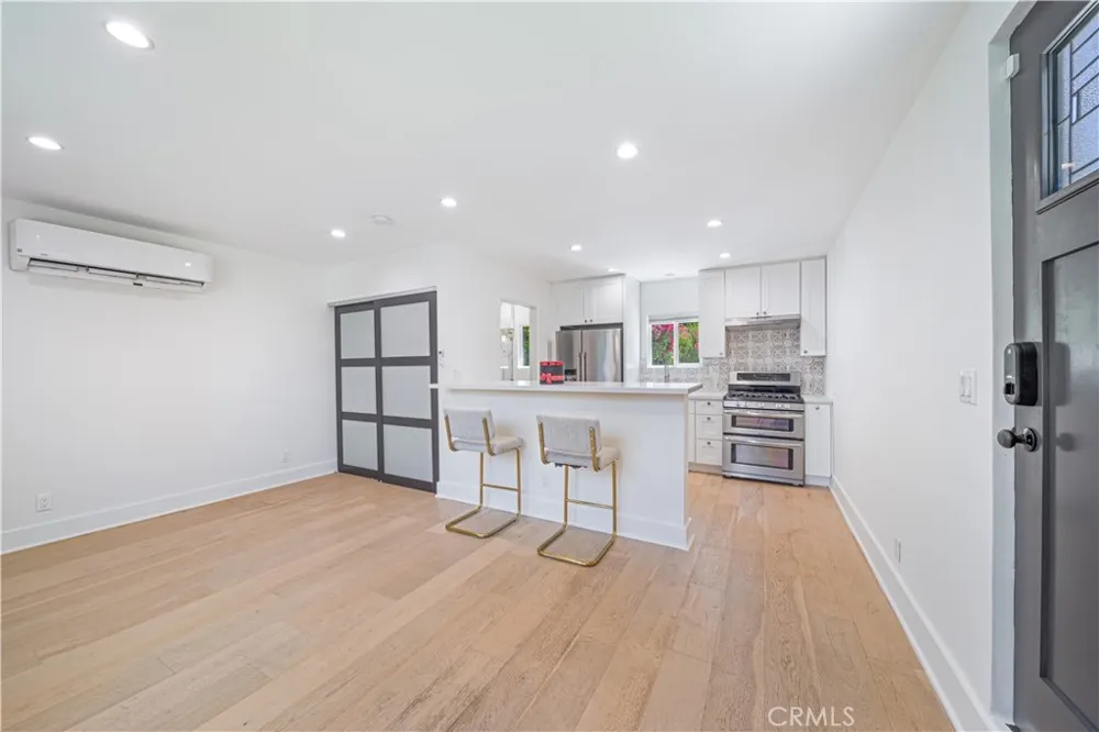 5143 Newcastle Avenue Encino, CA 91316
