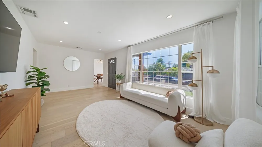5143 Newcastle Avenue Encino, CA 91316