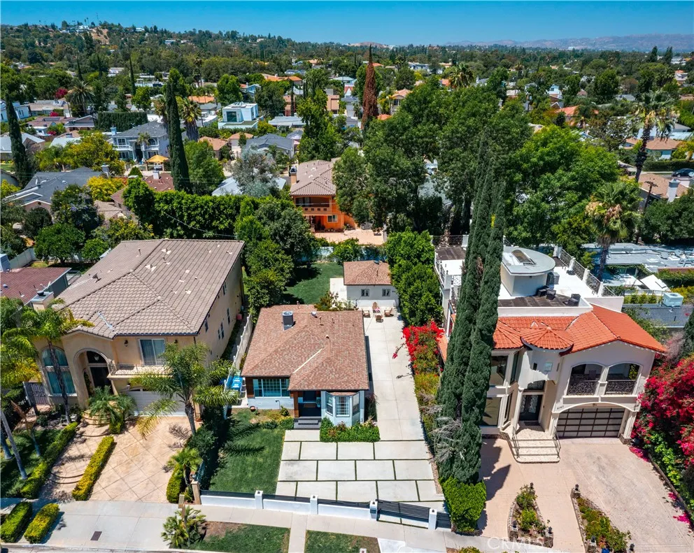 5143 Newcastle Avenue Encino, CA 91316