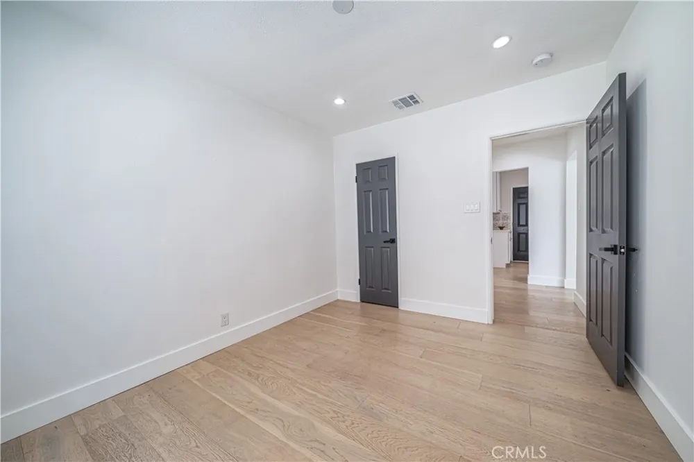 5143 Newcastle Avenue Encino, CA 91316