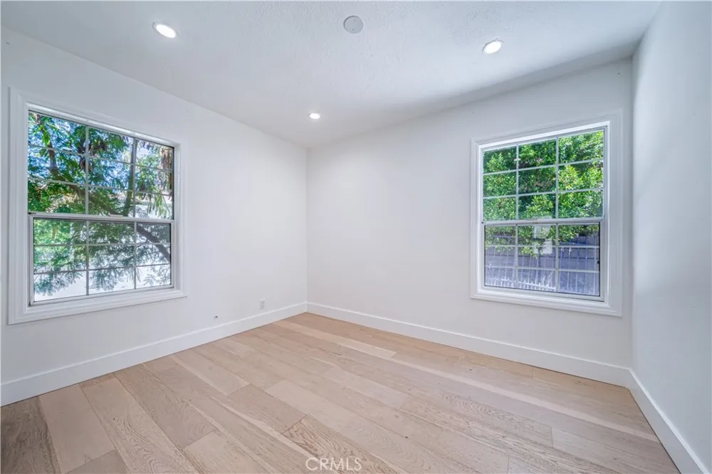 5143 Newcastle Avenue Encino, CA 91316
