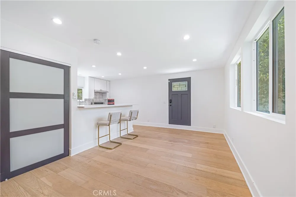 5143 Newcastle Avenue Encino, CA 91316
