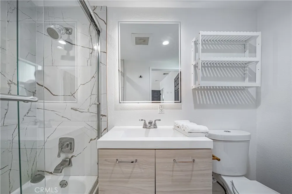 5143 Newcastle Avenue Encino, CA 91316
