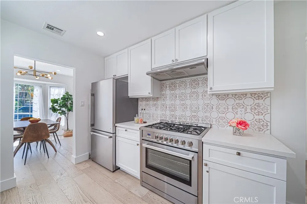 5143 Newcastle Avenue Encino, CA 91316