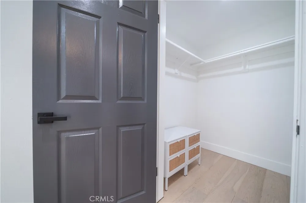 5143 Newcastle Avenue Encino, CA 91316