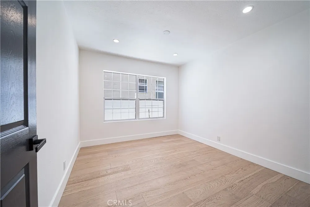 5143 Newcastle Avenue Encino, CA 91316