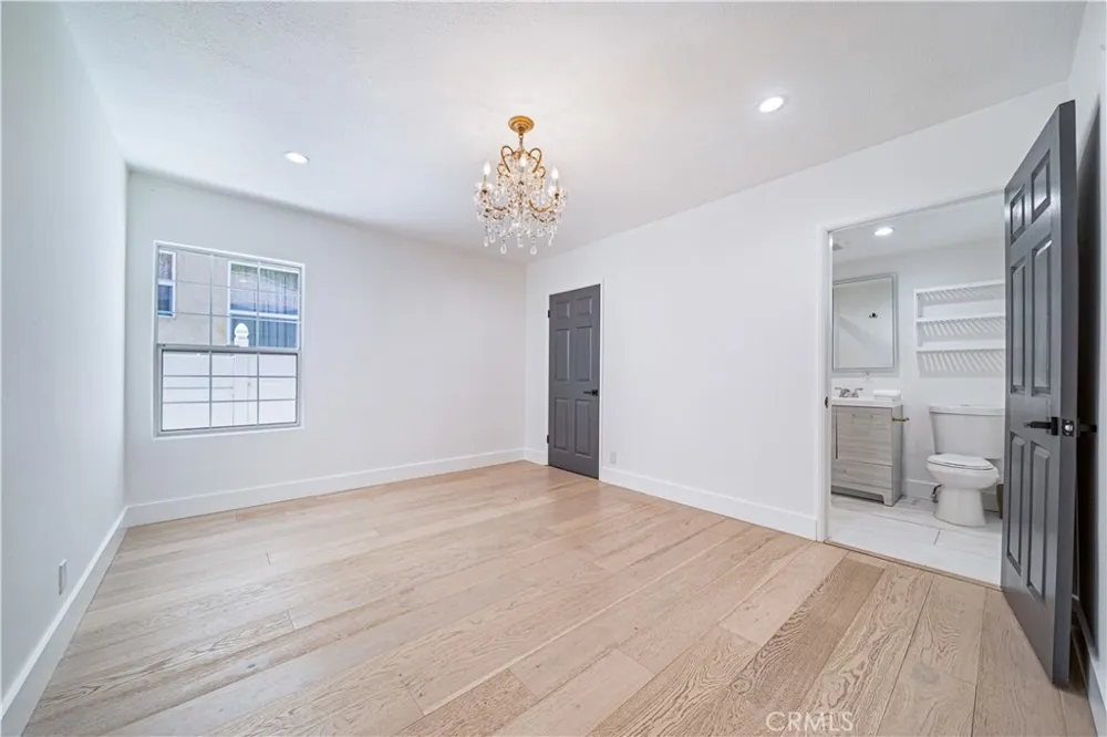 5143 Newcastle Avenue Encino, CA 91316