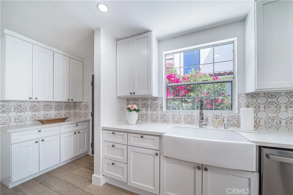 5143 Newcastle Avenue Encino, CA 91316