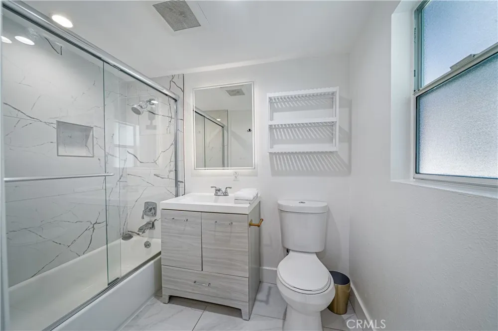 5143 Newcastle Avenue Encino, CA 91316