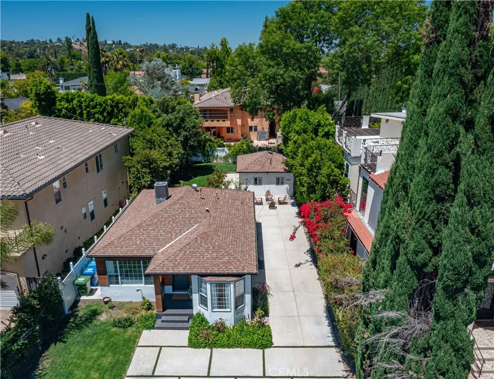 5143 Newcastle Avenue Encino, CA 91316