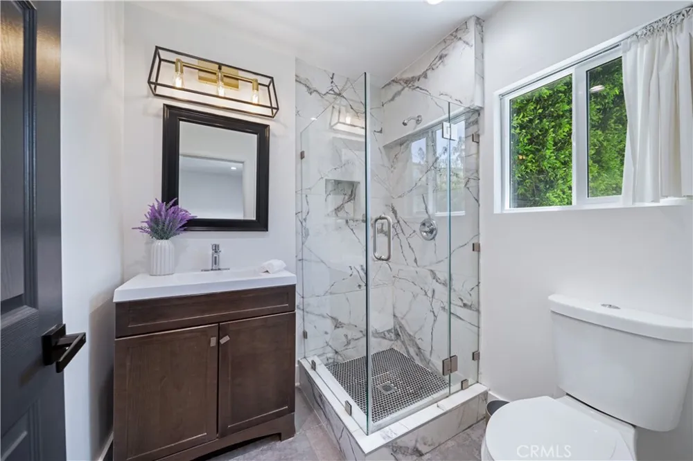 5143 Newcastle Avenue Encino, CA 91316