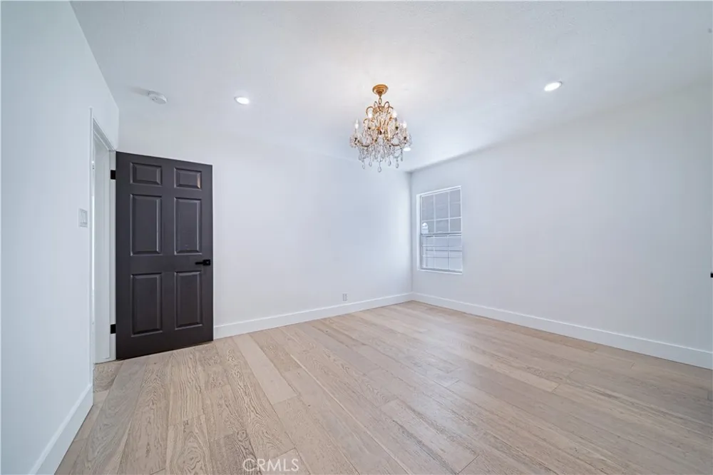 5143 Newcastle Avenue Encino, CA 91316