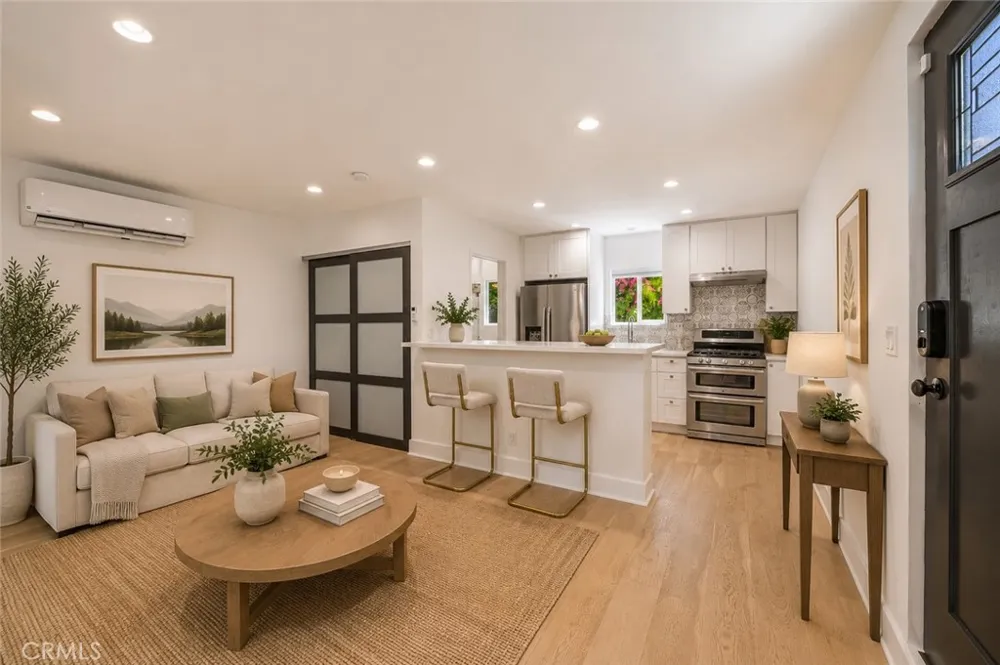 5143 Newcastle Avenue Encino, CA 91316