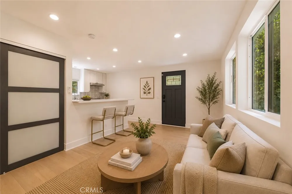 5143 Newcastle Avenue Encino, CA 91316