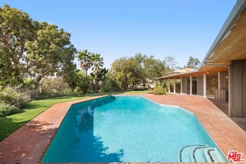 590 Tigertail Road