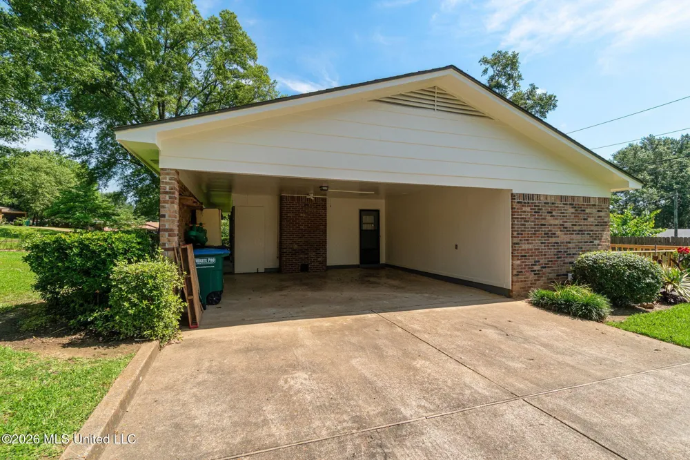 2072 Oakhurst Drive Grenada, MS 38901