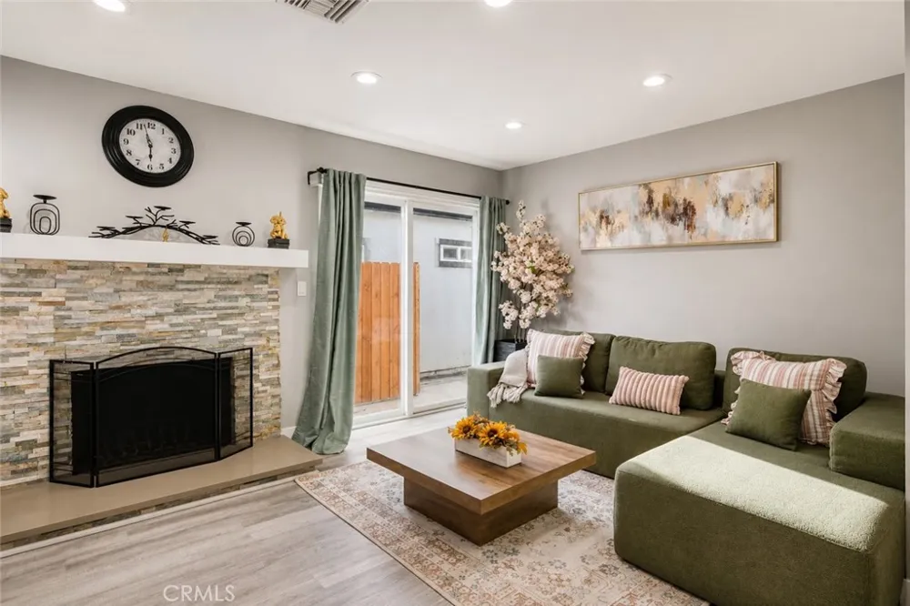 11307 Jane Stanton, CA 90680