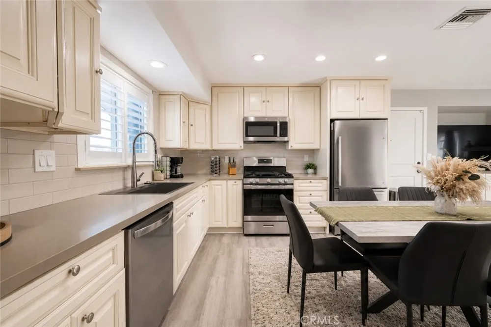 11307 Jane Stanton, CA 90680