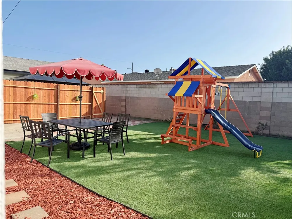 11307 Jane Stanton, CA 90680