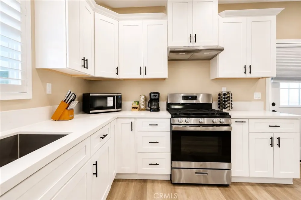 11307 Jane Stanton, CA 90680