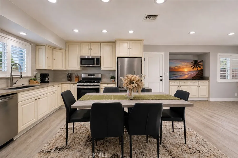 11307 Jane Stanton, CA 90680