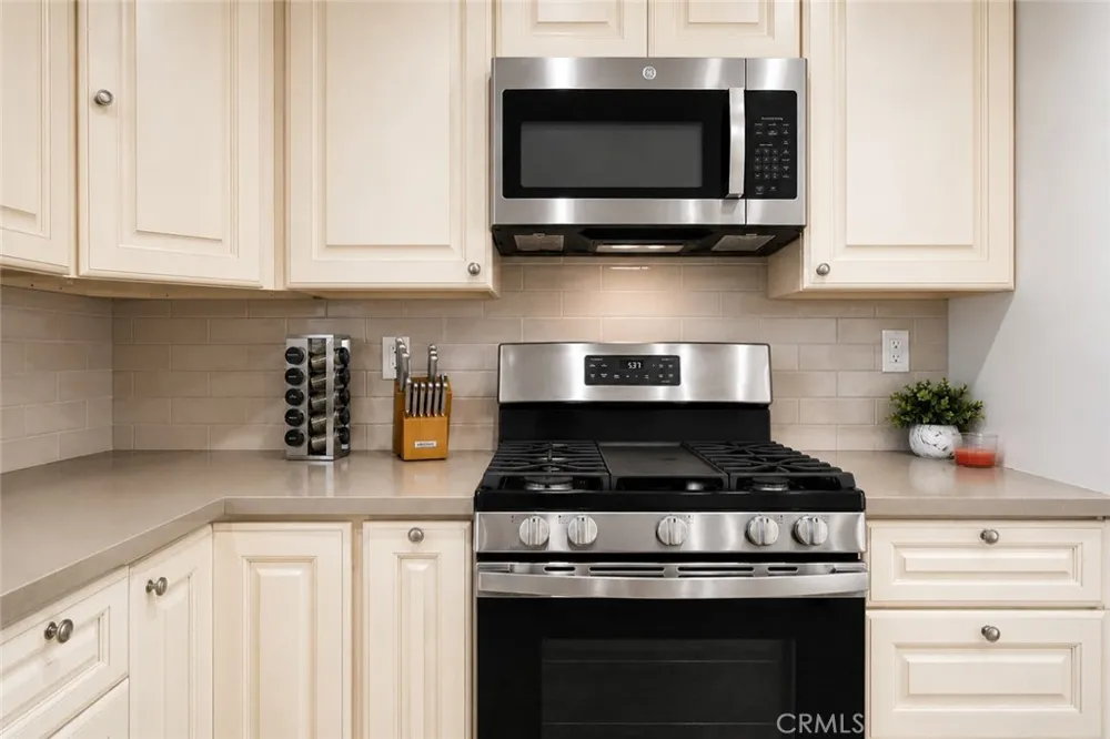 11307 Jane Stanton, CA 90680
