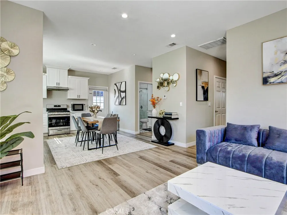 11307 Jane Stanton, CA 90680