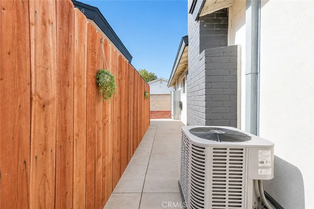 11307 Jane Stanton, CA 90680