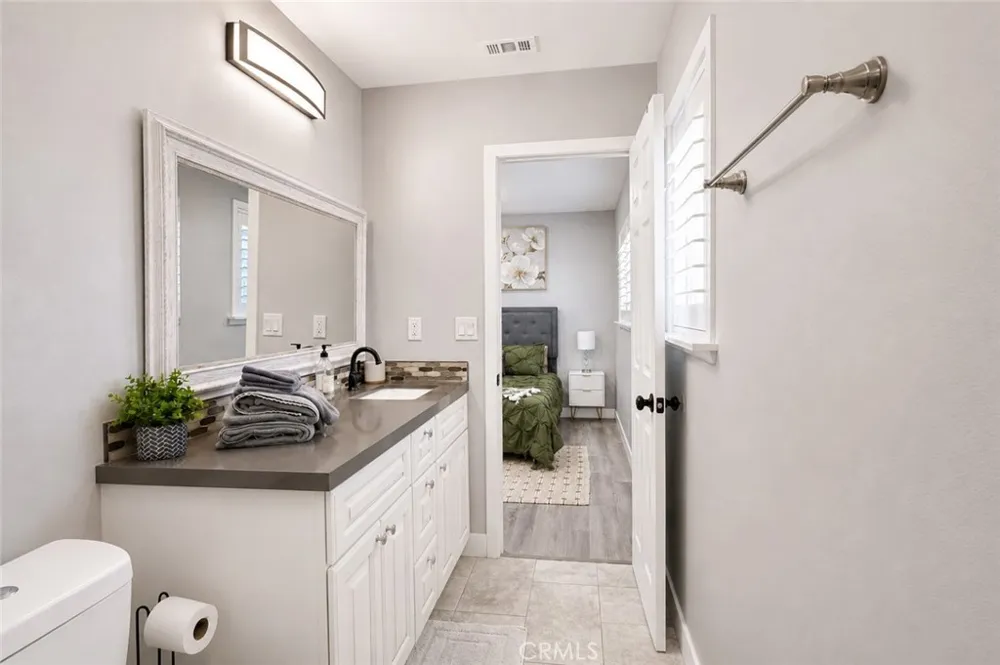 11307 Jane Stanton, CA 90680