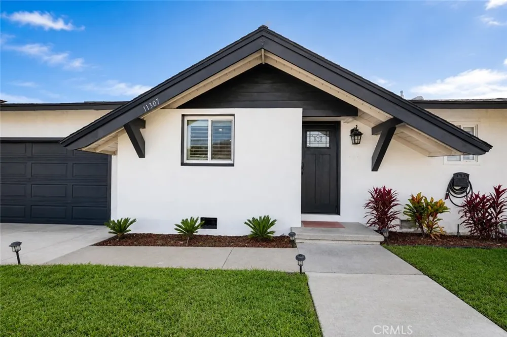 11307 Jane Stanton, CA 90680