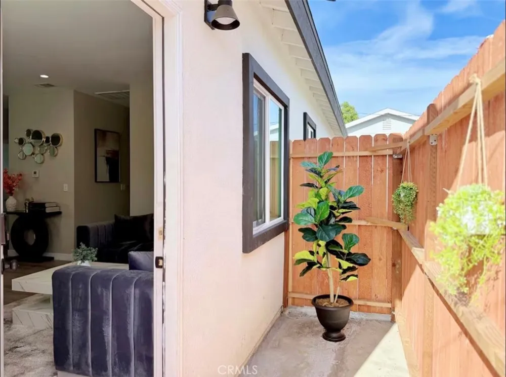 11307 Jane Stanton, CA 90680