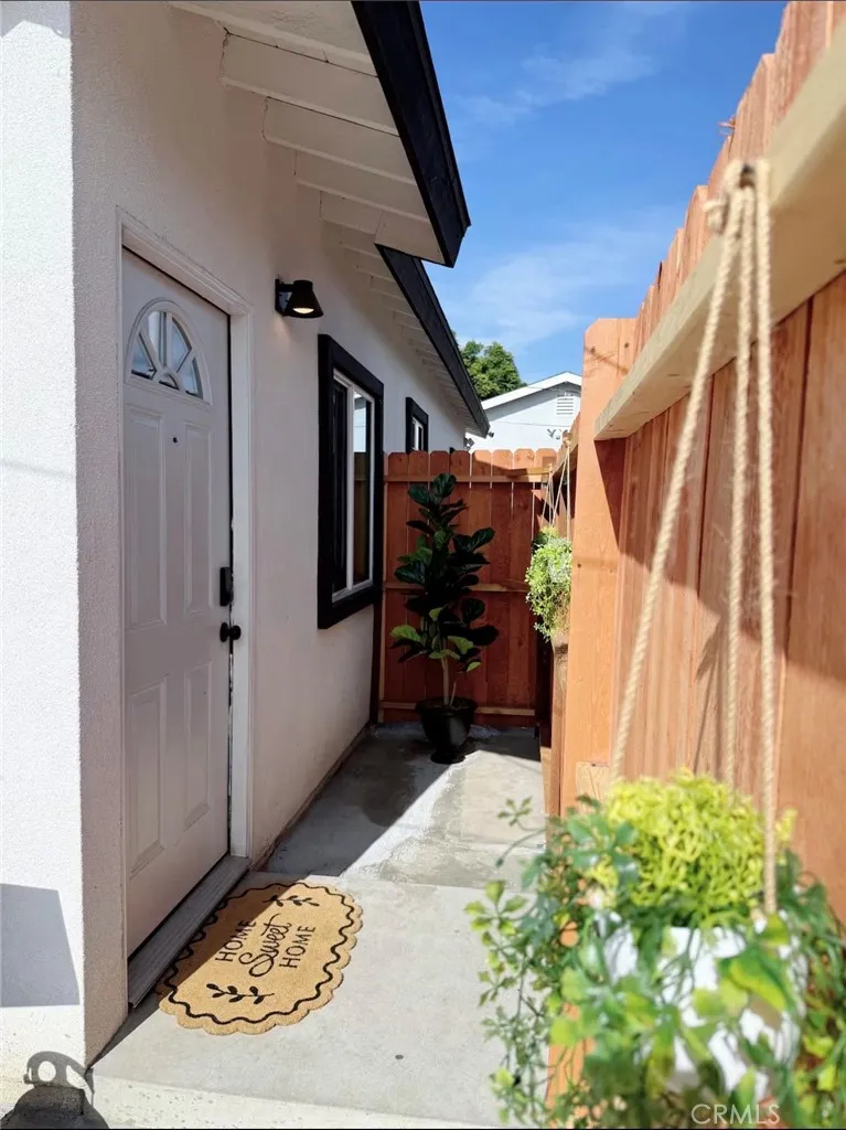 11307 Jane Stanton, CA 90680