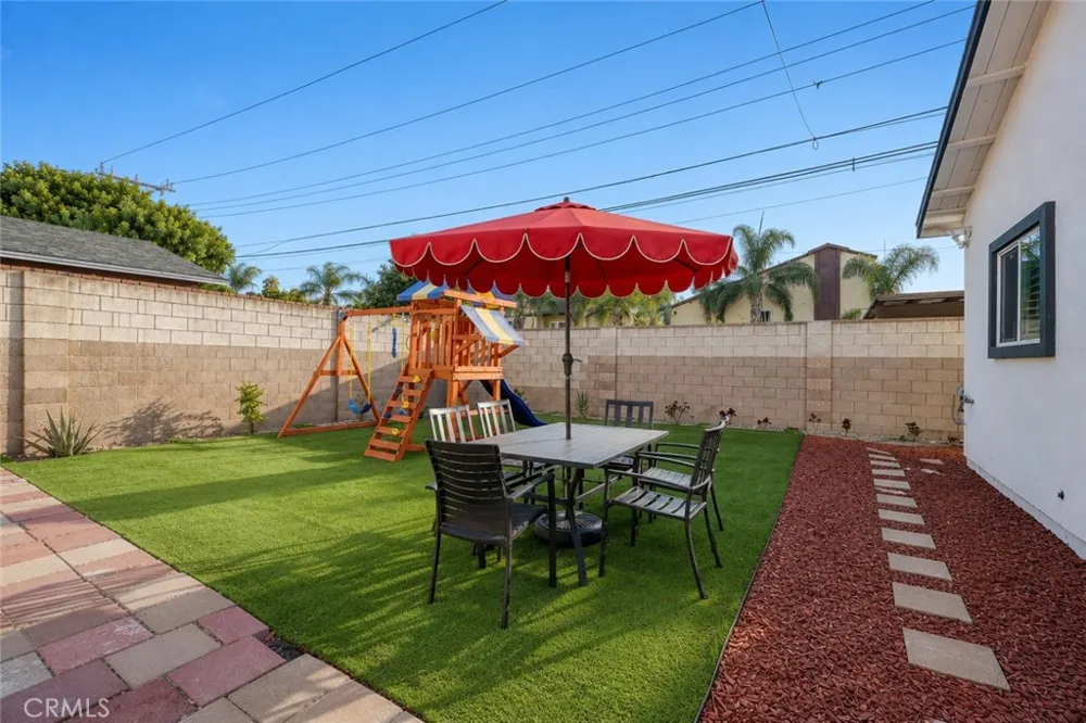 11307 Jane Stanton, CA 90680