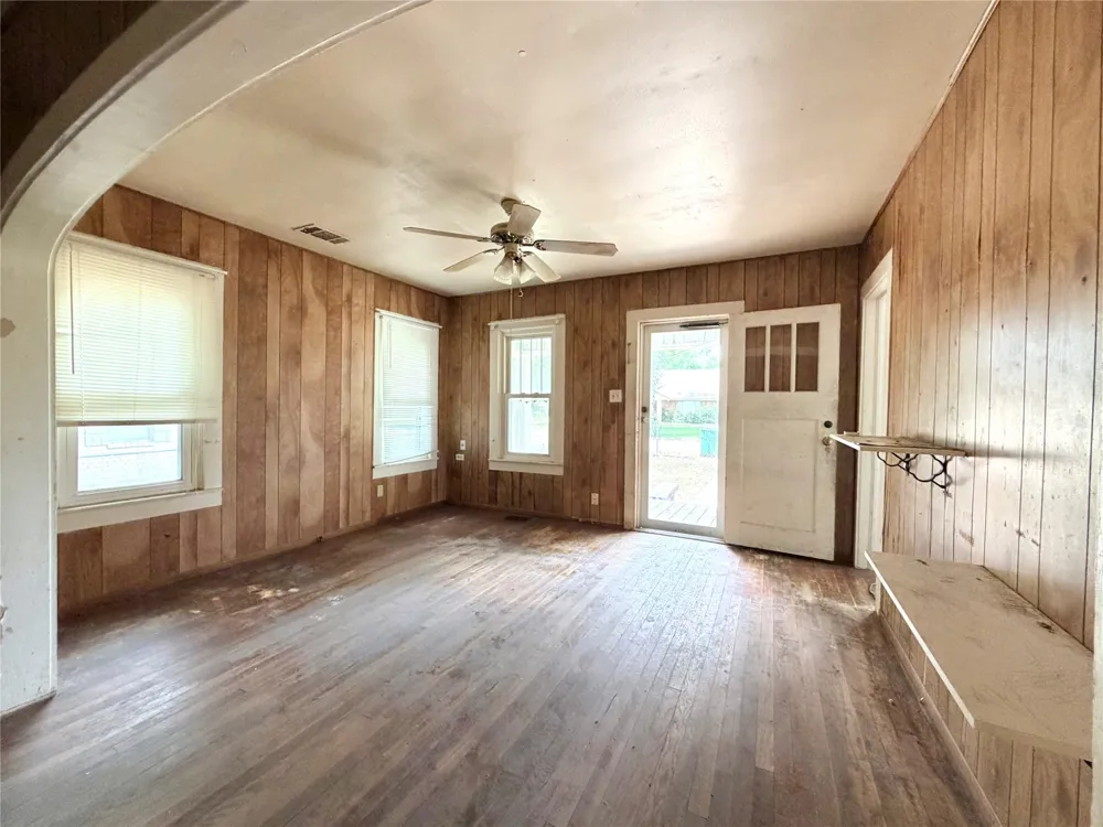 702 E 18th Street Cameron, TX 76520