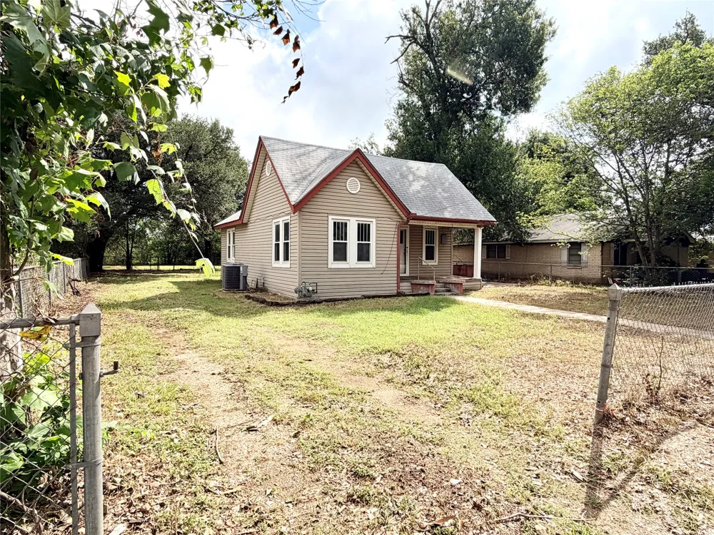 702 E 18th Street Cameron, TX 76520