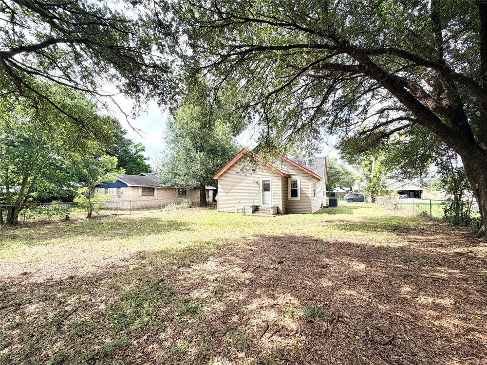 702 E 18th Street Cameron, TX 76520