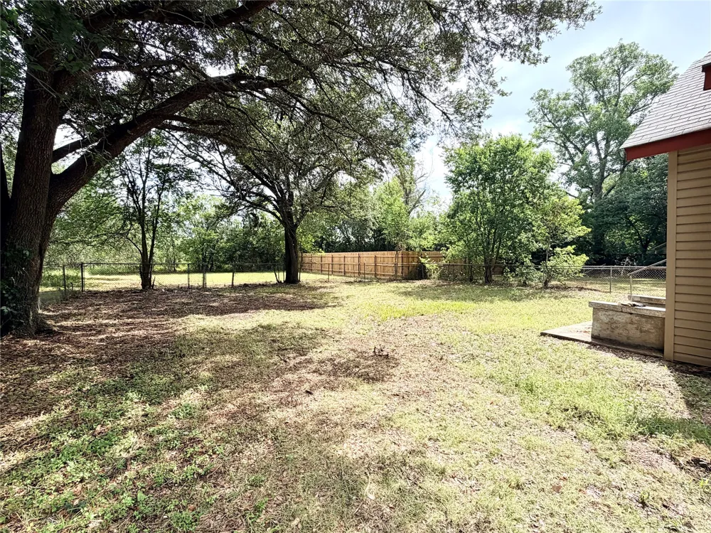 702 E 18th Street Cameron, TX 76520