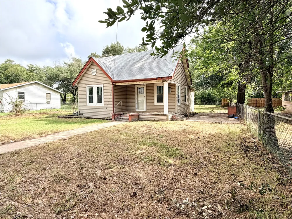 702 E 18th Street Cameron, TX 76520