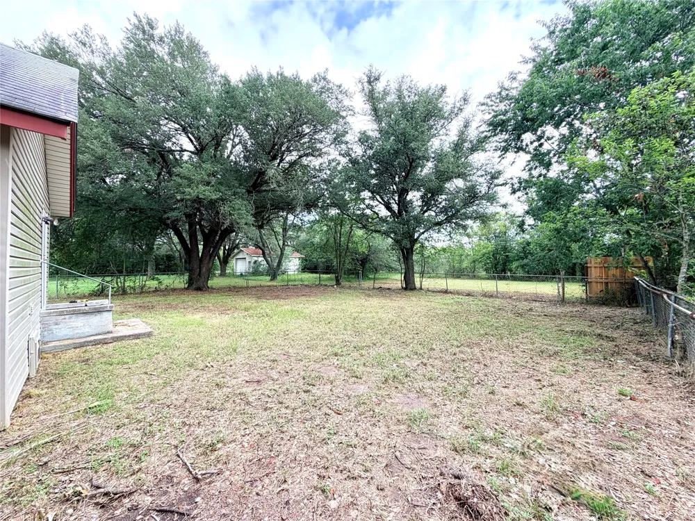 702 E 18th Street Cameron, TX 76520