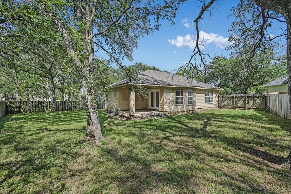 108 Mockingbird Circle Cedar Creek, TX 78612