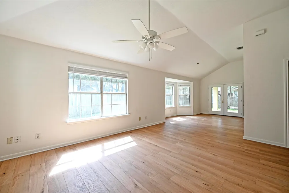 108 Mockingbird Circle Cedar Creek, TX 78612