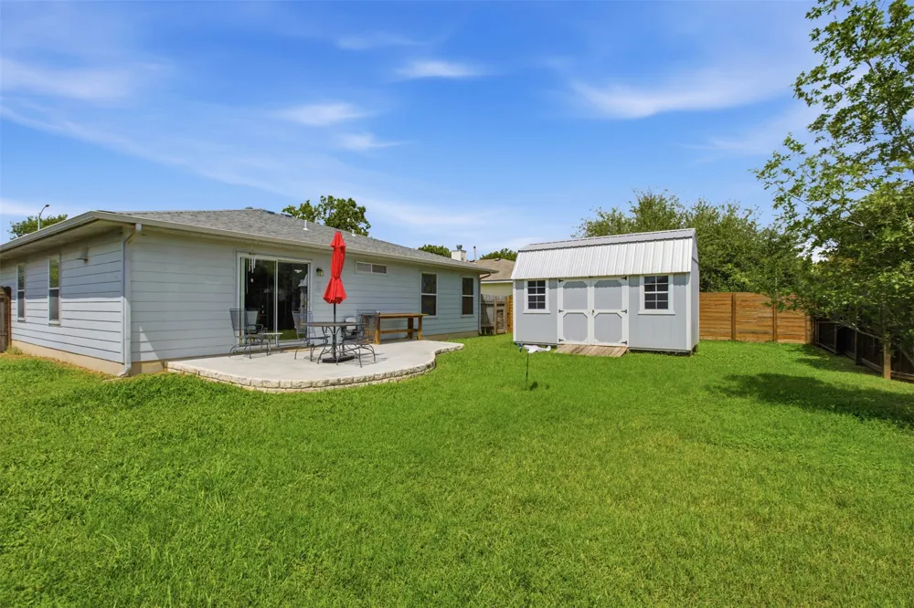 718 Blair Avenue Bastrop, TX 78602