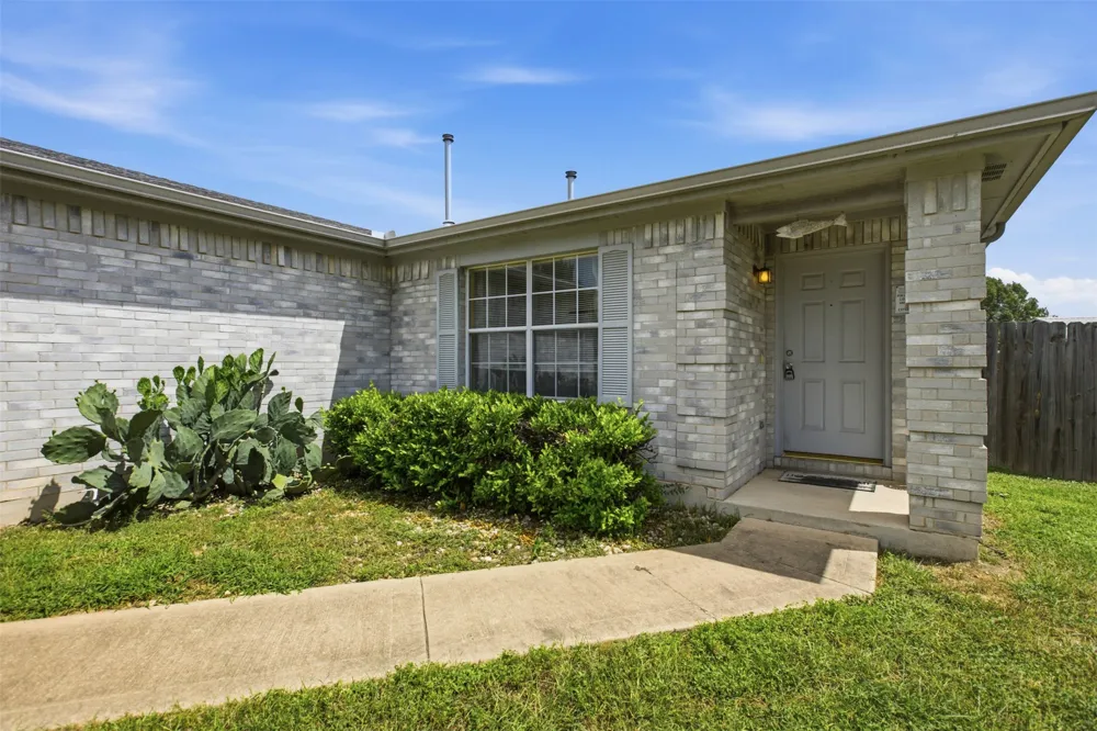 718 Blair Avenue Bastrop, TX 78602