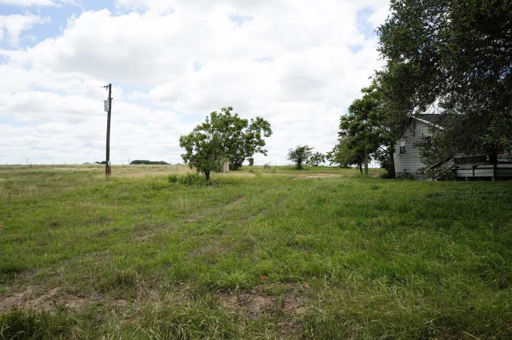 1432 S Knezek Road Flatonia, TX 78941